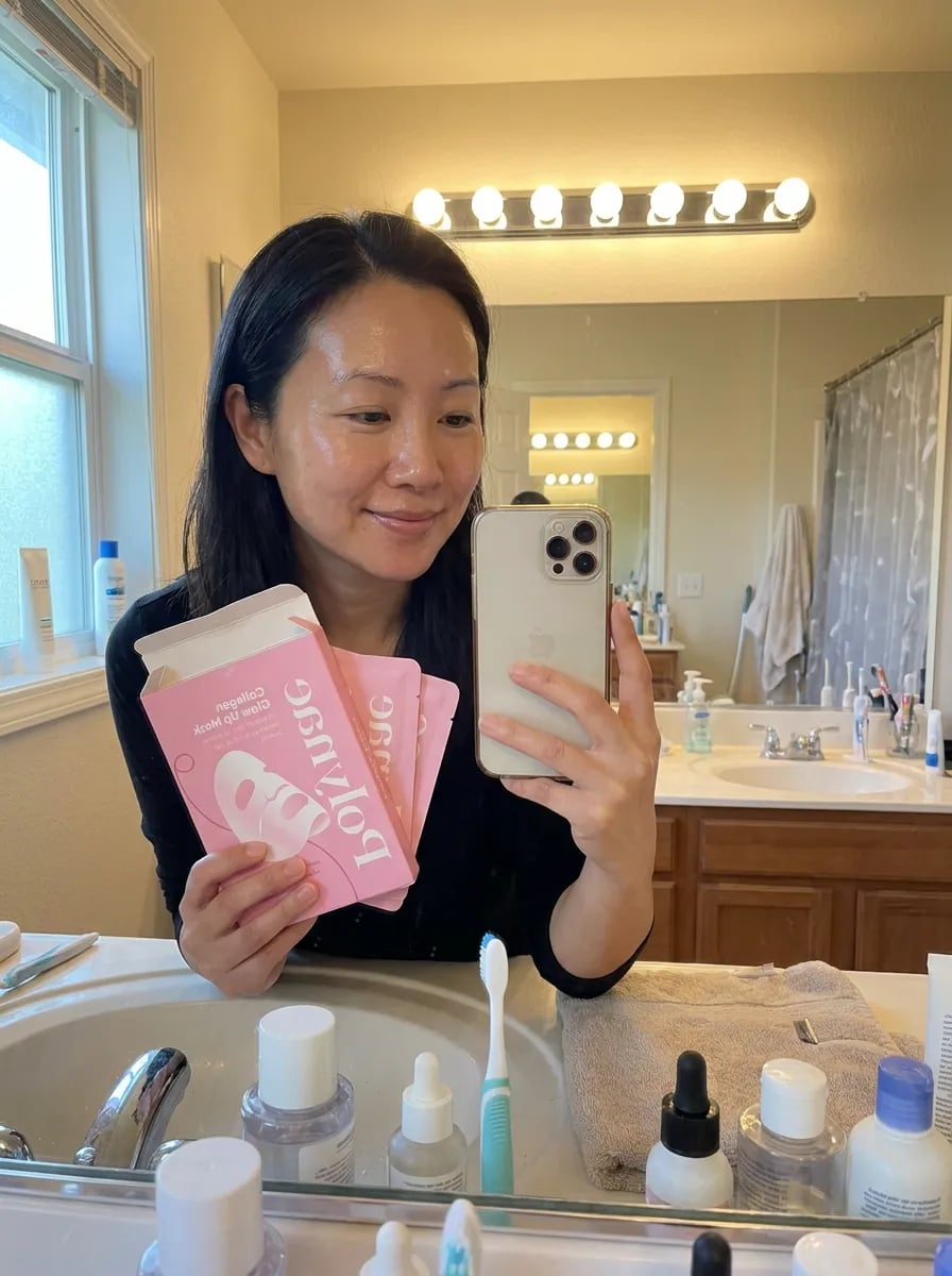 Customer photo — Polynae Polynae PDRN Collagen Mask — unboxing the product, 5-star review.